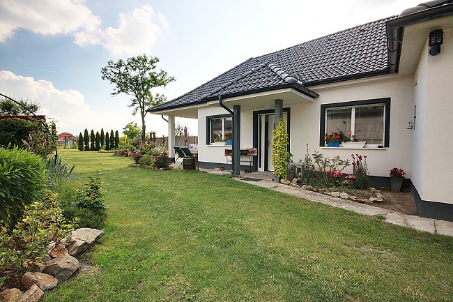 D�m u jezera - Thermalpark Dunajsk� Streda