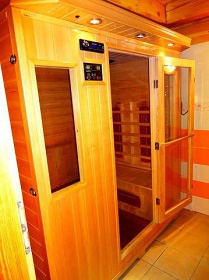 Roubenka s baz�nem - Term�ln� park Velk� Losiny