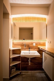 Chalupa bazn a vinn sklpek - Nov Mlna - Plava