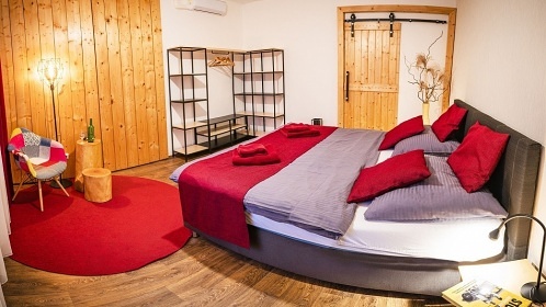 Chalupa bazn a vinn sklpek - Nov Mlna - Plava