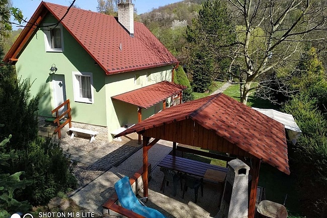 Chata u řeky Ohře - hrad Perštejn - Doupovské hory