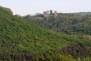 Chata u �eky Oh�e - hrad Per�tejn - Doupovsk� hory