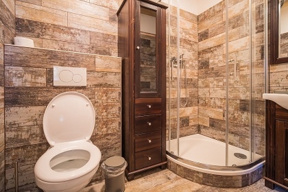 Valask roubenka s baznem - jezero Jezern