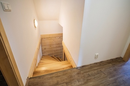 Valask roubenka s baznem - jezero Jezern