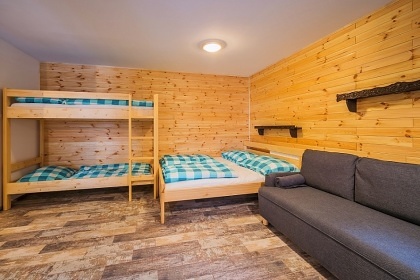 Valask roubenka s baznem - jezero Jezern