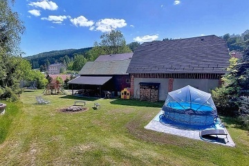 Rodinn� chalupa s baz�nem - Jizersk� magistr�la