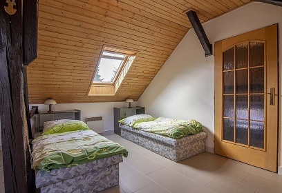 Chalupa s baznem - Habry - Sesk pehrada