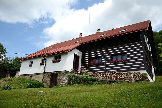 Chalupa s baz�nem - Jizersk� hory a �esk� r�j