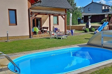 Chalupa s bazénem - Skanzen Veselý Kopec