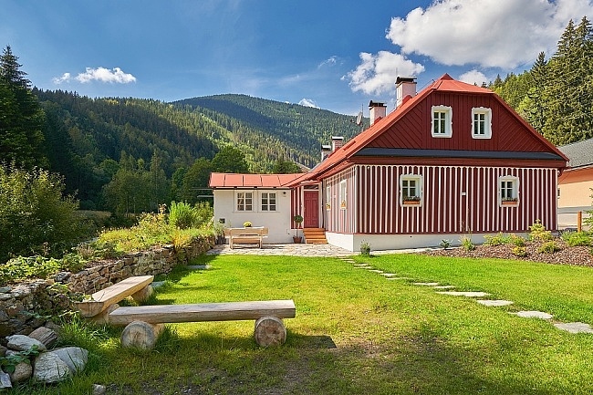 Chalupa v �dol� �eky �py - �ern� hora - Krkono�e