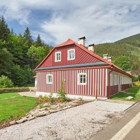 Chalupa v �dol� �eky �py - �ern� hora - Krkono�e