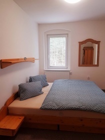 Chalupa u p�ehrady Fl�je - Kru�nohorsk� magistr�la