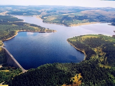 Chalupa u p�ehrady Fl�je - Kru�nohorsk� magistr�la