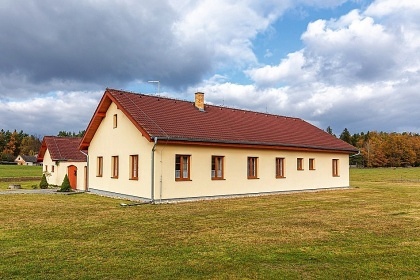 Chalupa T�ebo�sko a koupac� jez�rko - Borovany