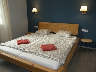 Chalupa Plava a vinn sklep - Stolov hora