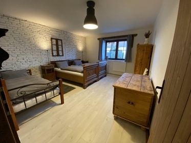 Chalupa s baz�nem - uzav�en� dv�r - Vyso�ina