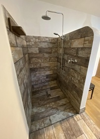 Chalupa s baz�nem - uzav�en� dv�r - Vyso�ina