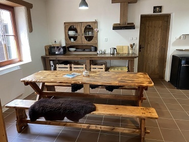 Chalupa s baz�nem - uzav�en� dv�r - Vyso�ina