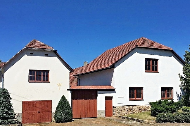 Chalupa s bazénem - uzavřený dvůr - Vysočina