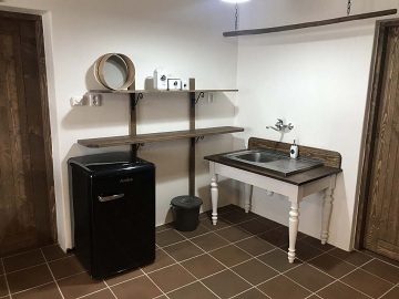 Chalupa s baz�nem - uzav�en� dv�r - Vyso�ina