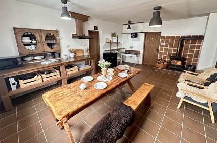 Chalupa s baz�nem - uzav�en� dv�r - Vyso�ina