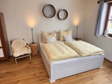 Chalupa s baz�nem - uzav�en� dv�r - Vyso�ina