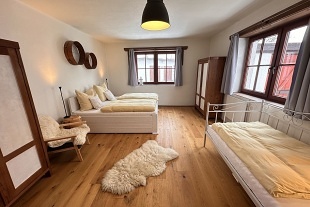 Chalupa s bazénem - uzavřený dvůr - Vysočina