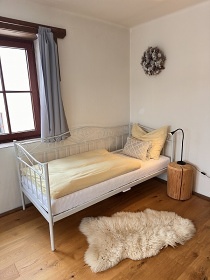 Chalupa s baz�nem - uzav�en� dv�r - Vyso�ina