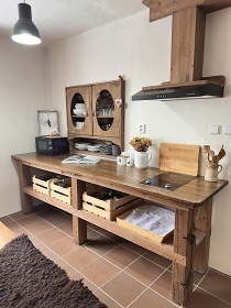 Chalupa s baz�nem - uzav�en� dv�r - Vyso�ina