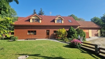 Chalupa CHKO Moravsk kras - bazn a kon