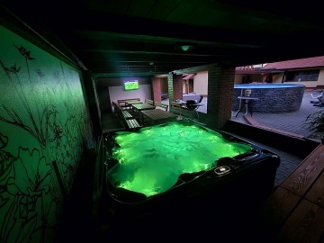 Chalupa CHKO Moravsk� kras - baz�n a kon�