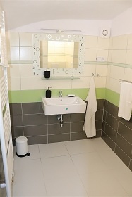 Chalupa CHKO Moravsk kras - bazn a kon