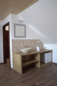 Chalupa CHKO Moravsk kras - bazn a kon