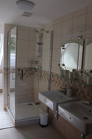 Chalupa CHKO Moravsk kras - bazn a kon