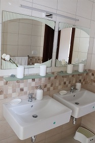 Chalupa CHKO Moravsk kras - bazn a kon