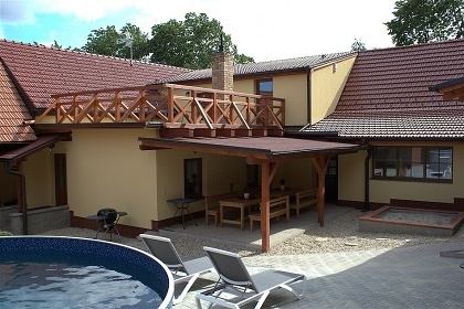 Chalupa CHKO Moravsk kras - bazn a kon