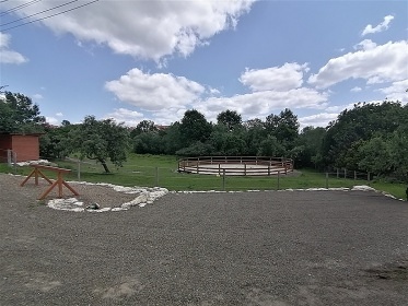 Chalupa CHKO Moravsk kras - bazn a kon