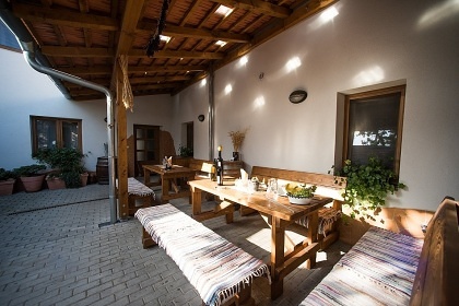 U TŘÍ RŮŽÍ - ubytování a vinný sklep - Vrbice