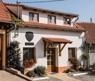 U TŘÍ RŮŽÍ - ubytování a vinný sklep - Vrbice