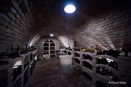 U TŘÍ RŮŽÍ - ubytování a vinný sklep - Vrbice