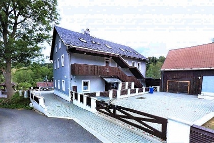 Chalupa u p�ehrady Fl�je - Kl�ny - Kru�n� hory