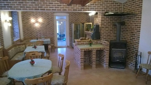 Chalupa u p�ehrady Fl�je - Kl�ny - Kru�n� hory