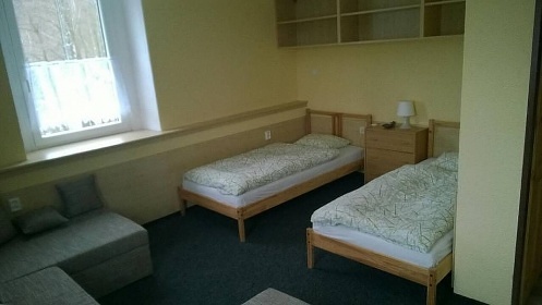 Chalupa u p�ehrady Fl�je - Kl�ny - Kru�n� hory