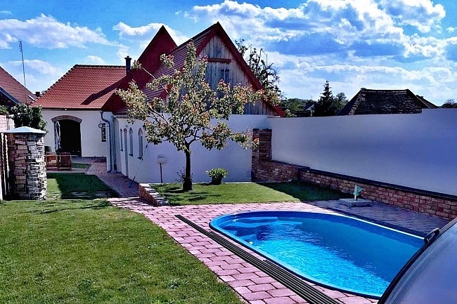 Chalupa s baz�nem - n�rodn� park Podyj� - Znojmo