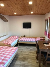 Chalupa s baz�nem - n�rodn� park Podyj� - Znojmo