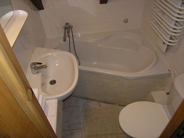 Chalupa s baz�nem - Krkono�e - Lys� hora