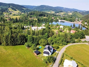 Chalupa s baz�nem u p�ehrady - Rali�ka - Beskydy