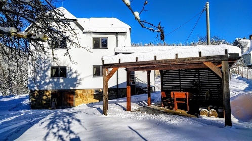 Chalupa s baz�nem u p�ehrady - Rali�ka - Beskydy