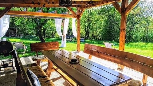 Chalupa s baz�nem u p�ehrady - Rali�ka - Beskydy