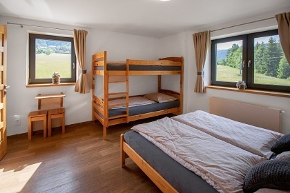 Chalupa s baz�nem u p�ehrady - Rali�ka - Beskydy